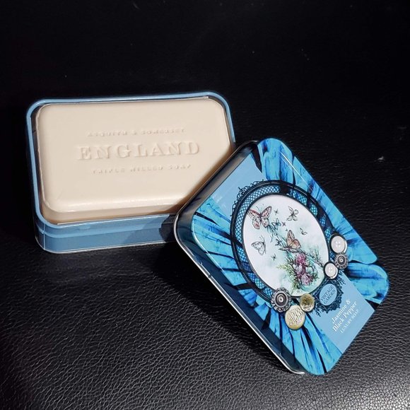 Vintage Garden Jasmine & Black Pepper Luxury Soap - Picture 2 of 5